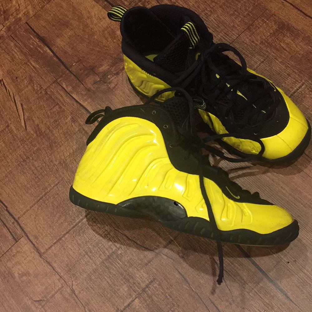 Boys shoes